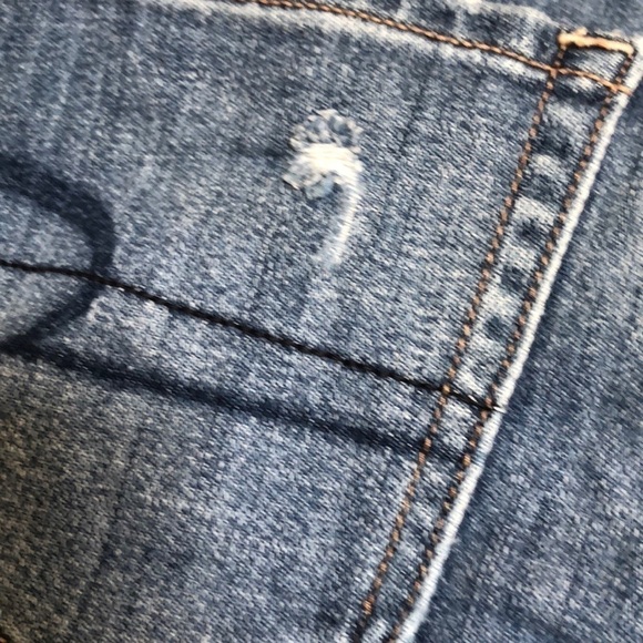 American Eagle Womens Distressed Button Fly Medium Wash Cuffed Denim Shorts Sz 4 - Picture 9 of 12